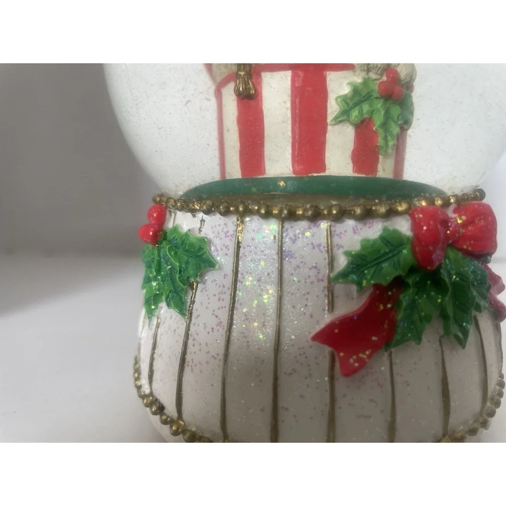 Rare! SAN FRANCISCO MUSIC BOX CO.  Kitten Hat Snow Globe 